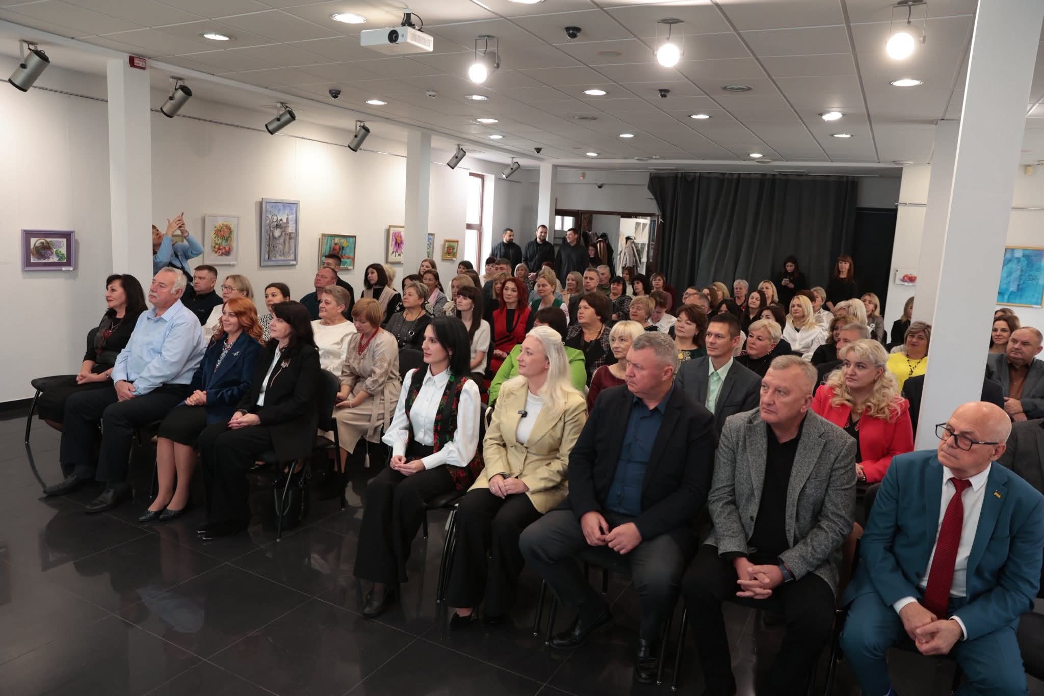 Працівників освіти Вінниччини привітали з професійним днем