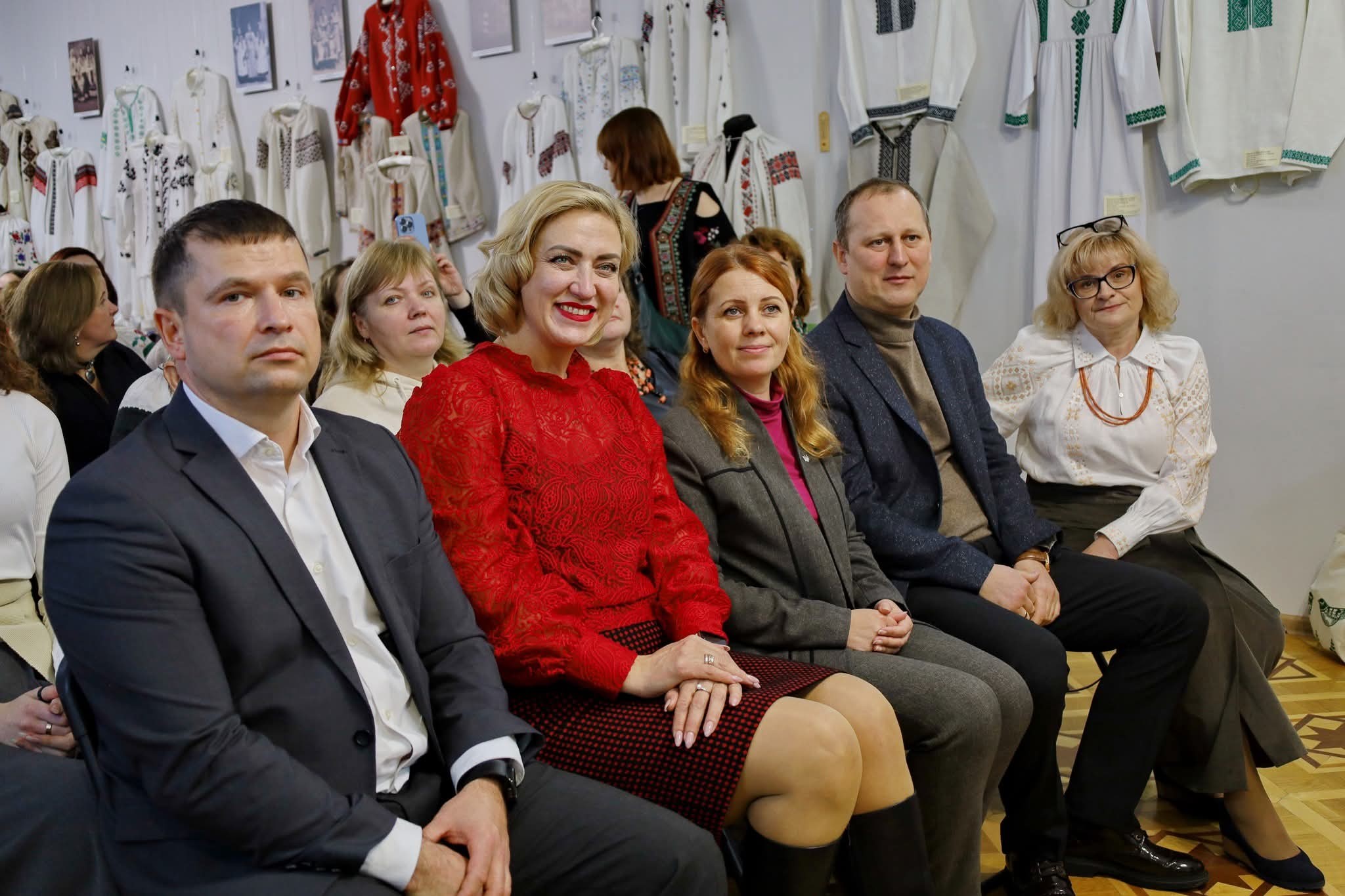 Відбулося урочисте відкриття виставки «Вишита сорочка: традиції та сучасність»