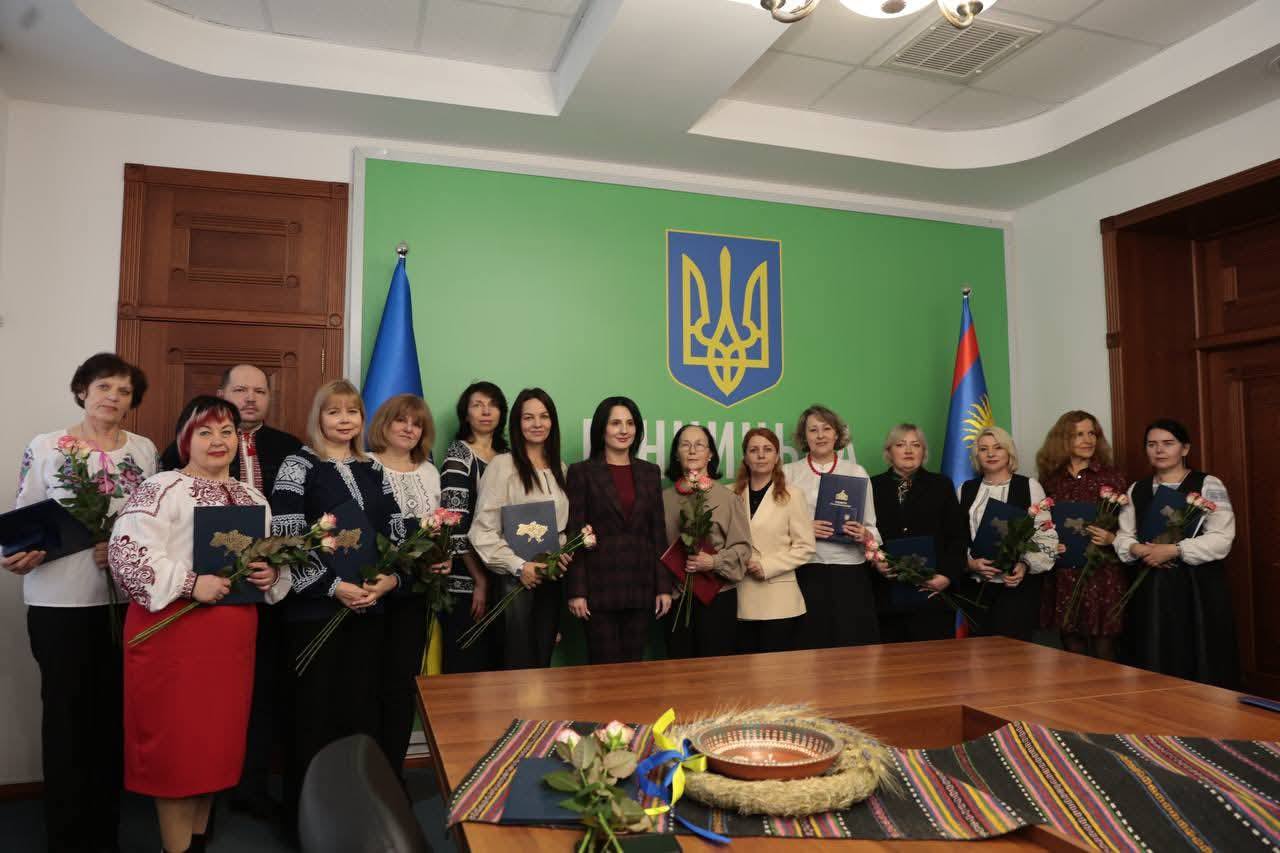 11 освітян Вінниччини отримали нагороди Верховної Ради України за якісну підготовку підростаючого покоління випускників закладів загальної середньої освіти