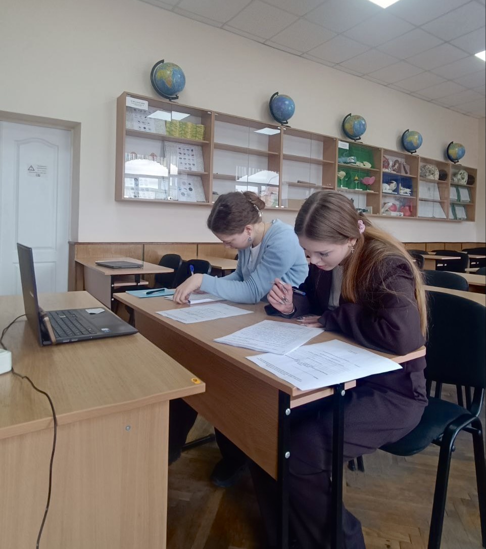 Старт Всеукраїнських учнівських олімпіад: перші випробування для юних інтелектуалів з польської мови та біології